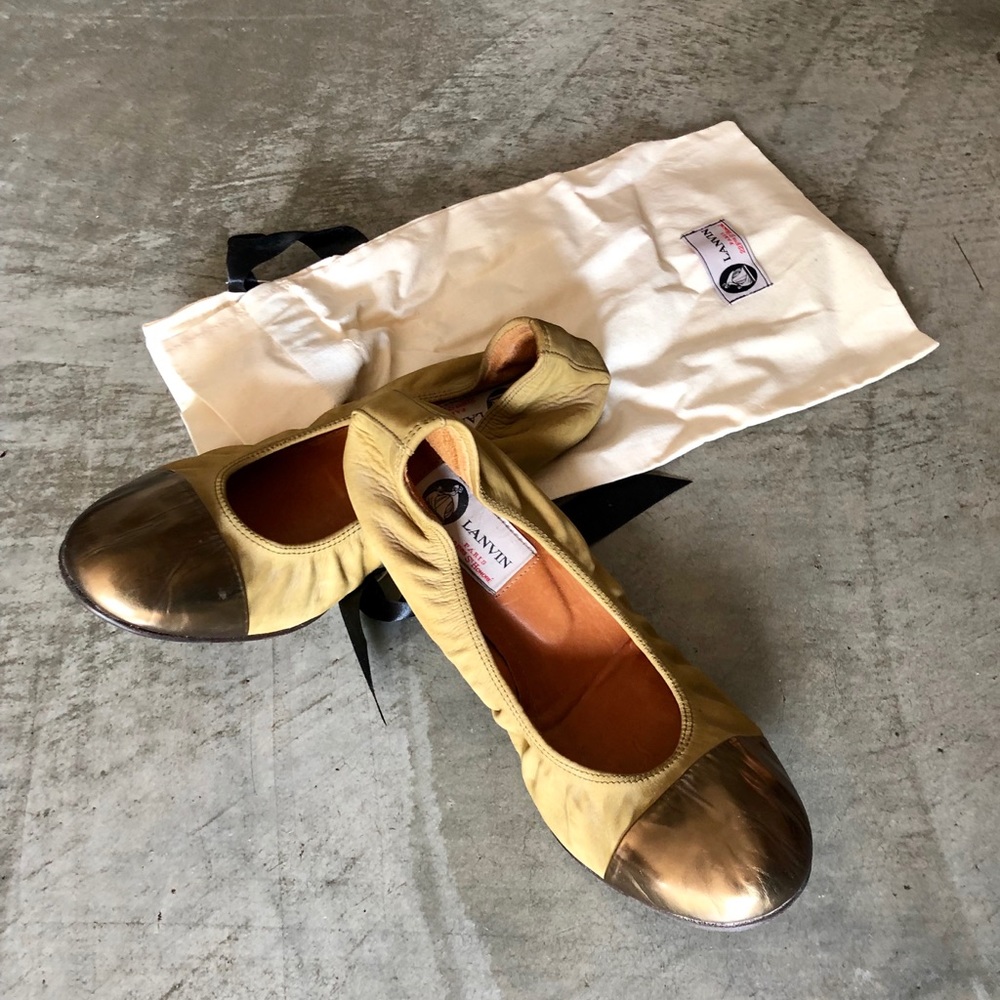 Amazing two-tone Lanvin elastic suede flats!